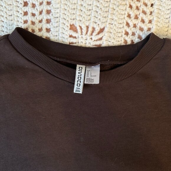 H&M Loose-Fitting Dark Brown Sweatshirt - Size Large - Picture 2 of 5